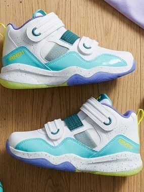 AND1 Little Big Boys Strap Basketball Sneakers 2.0 Size 6 Glow in the Dark, Comf